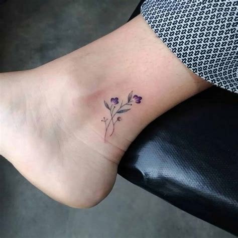 tatuajes pie mujer pequeos|Ideas de tatuajes pequeños para mujeres en el pie